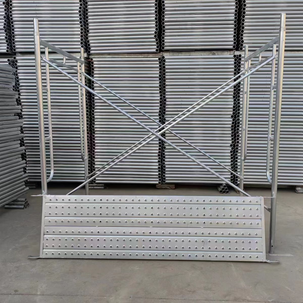 Steel frame scaffold & accessories